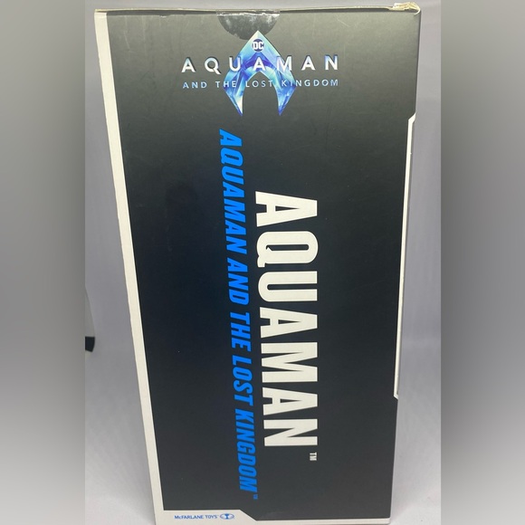 DC Multiverse Aquaman Mega Statue (Stealth Suit) - Picture 3 of 5